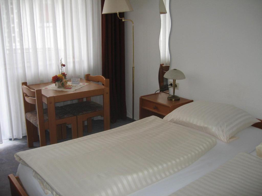 باد بيرمونت Hotel Alt-Holzhausen الغرفة الصورة